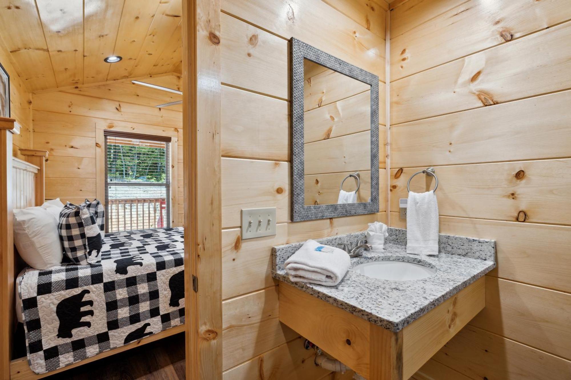 The 3 Bears Is A Newly Built 3 Bedroom Cabin Only 3 Minutes From The Parkway! 鸽子谷 外观 照片
