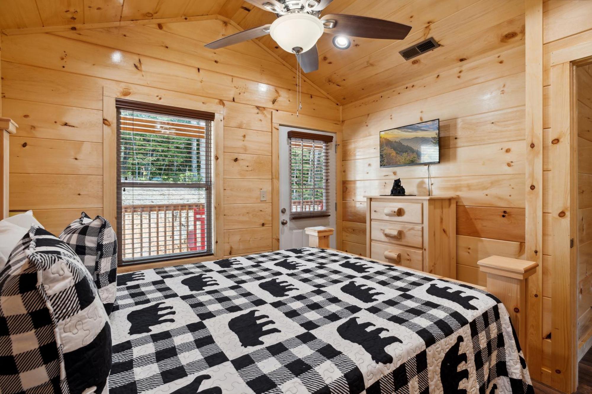 The 3 Bears Is A Newly Built 3 Bedroom Cabin Only 3 Minutes From The Parkway! 鸽子谷 外观 照片